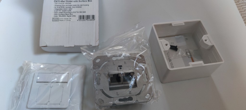 Сетевой разъем Cat 5 с монтажной коробкой