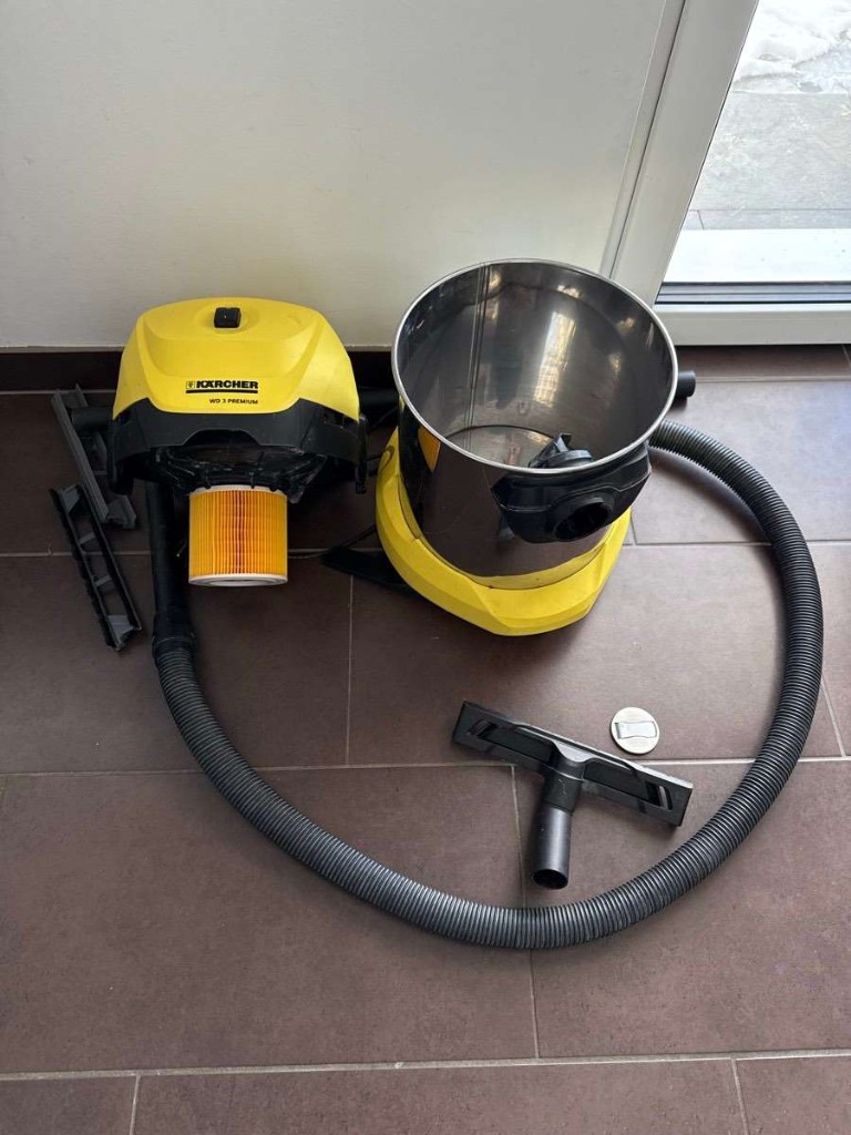 Пылесос Karcher WD 3 Premium