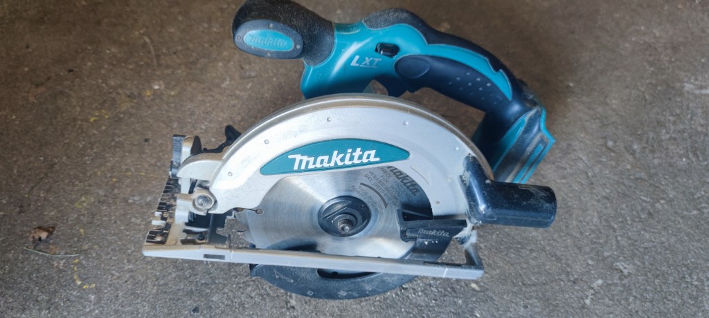 Аккумуляторная циркулярная пила Makita