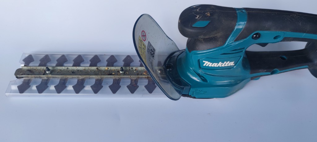 Электрический кусторез Makita