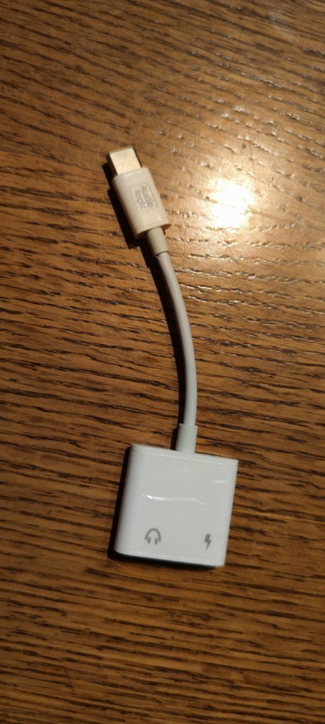 Адаптер USB-C на аудио и зарядку